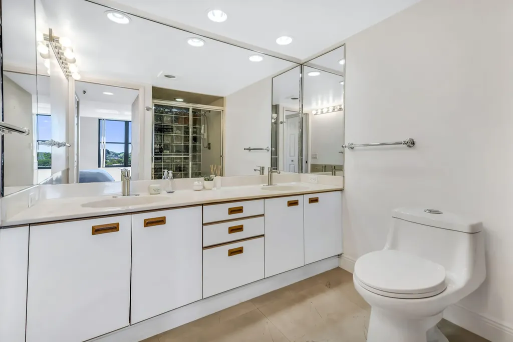 22 Royal Palm Way Boca Raton FL 33432