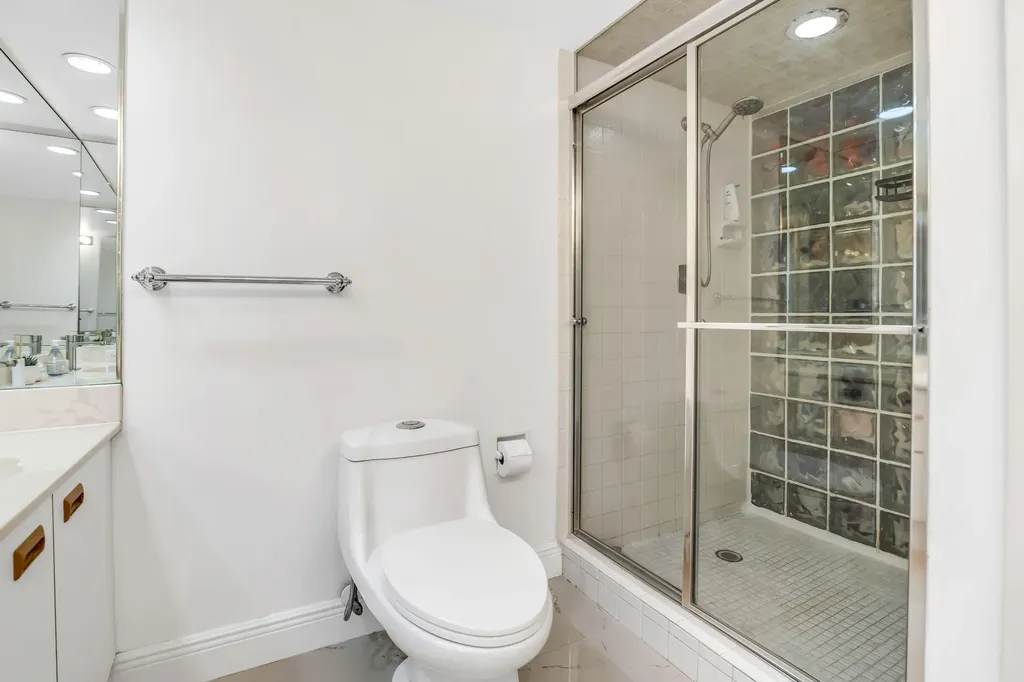 22 Royal Palm Way Boca Raton FL 33432