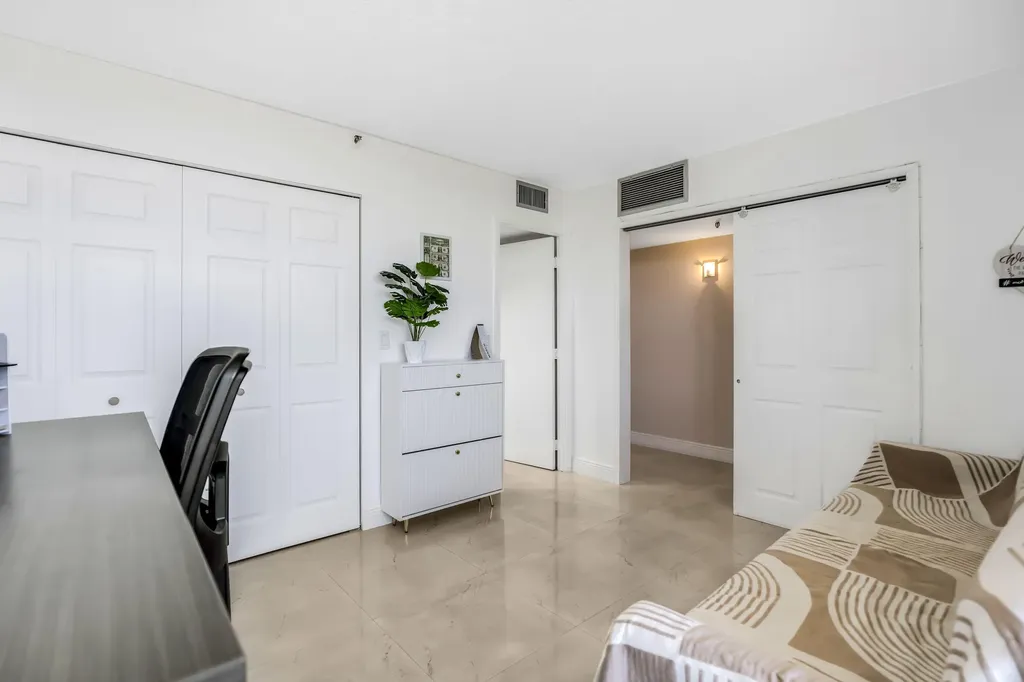 22 Royal Palm Way Boca Raton FL 33432