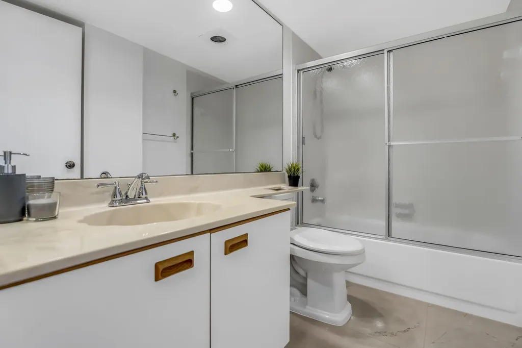 22 Royal Palm Way Boca Raton FL 33432