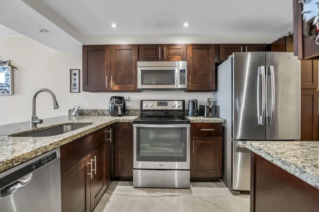 22 Royal Palm Way Boca Raton FL 33432