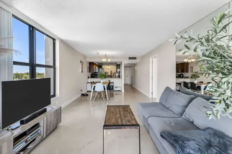 22 Royal Palm Way Boca Raton FL 33432