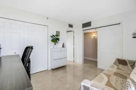 22 Royal Palm Way Boca Raton FL 33432