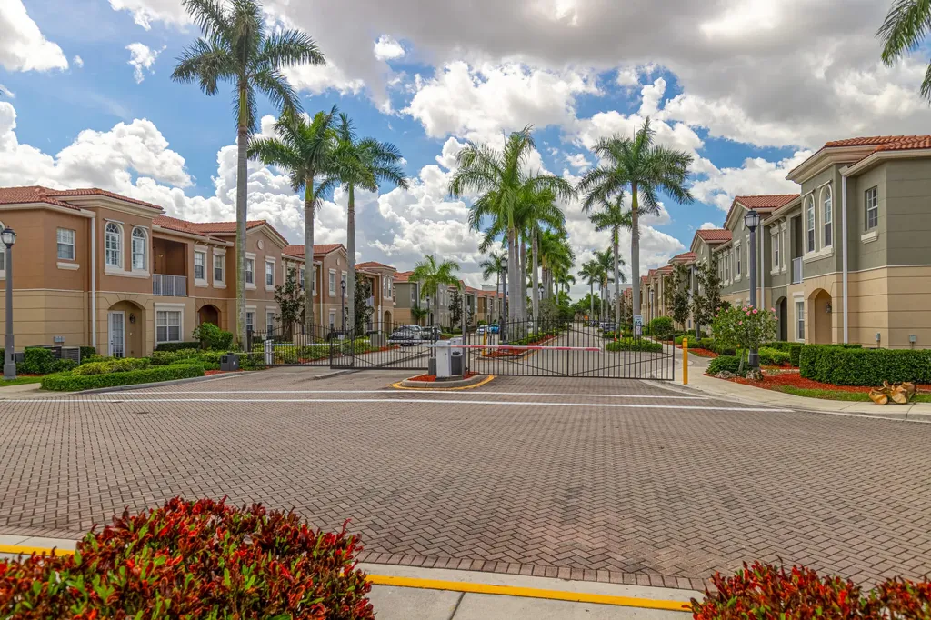 9153 Whistable Walk Tamarac FL 33321