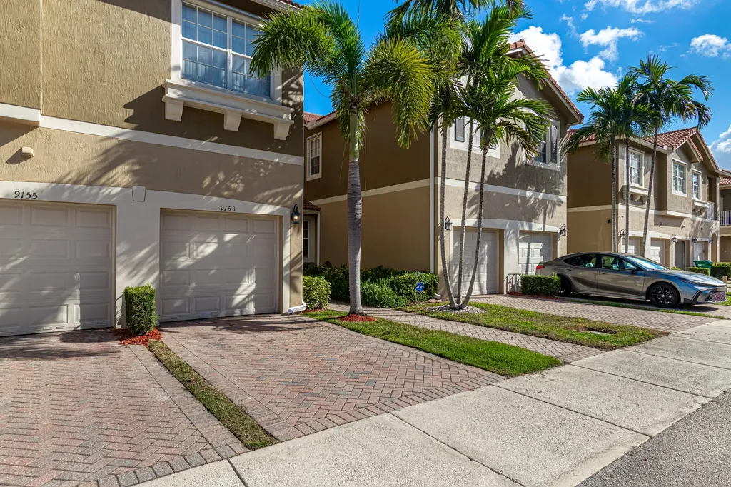 9153 Whistable Walk Tamarac FL 33321