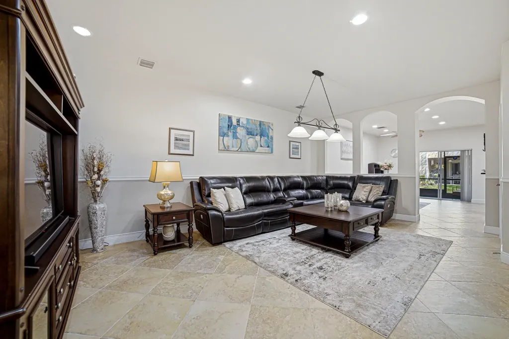9153 Whistable Walk Tamarac FL 33321