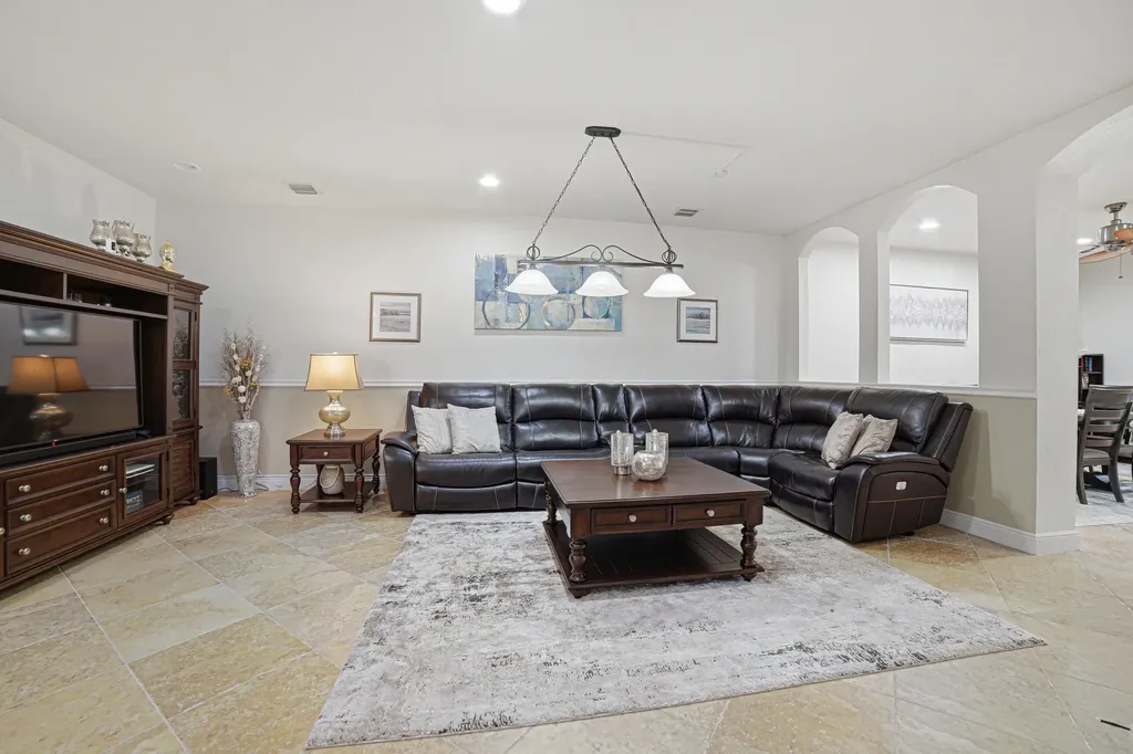 9153 Whistable Walk Tamarac FL 33321