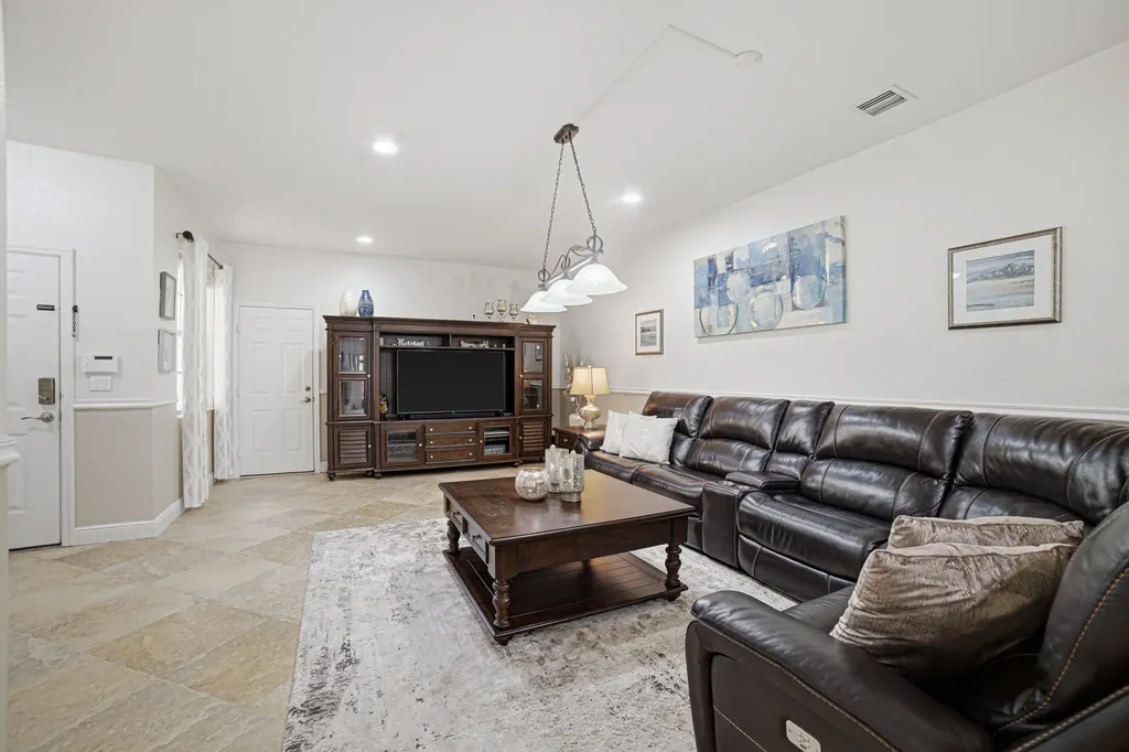 9153 Whistable Walk Tamarac FL 33321