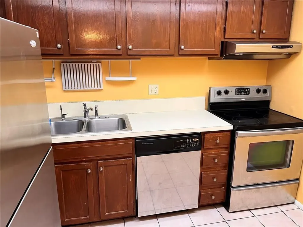 3690 Inverrary Drive Lauderhill FL 33319