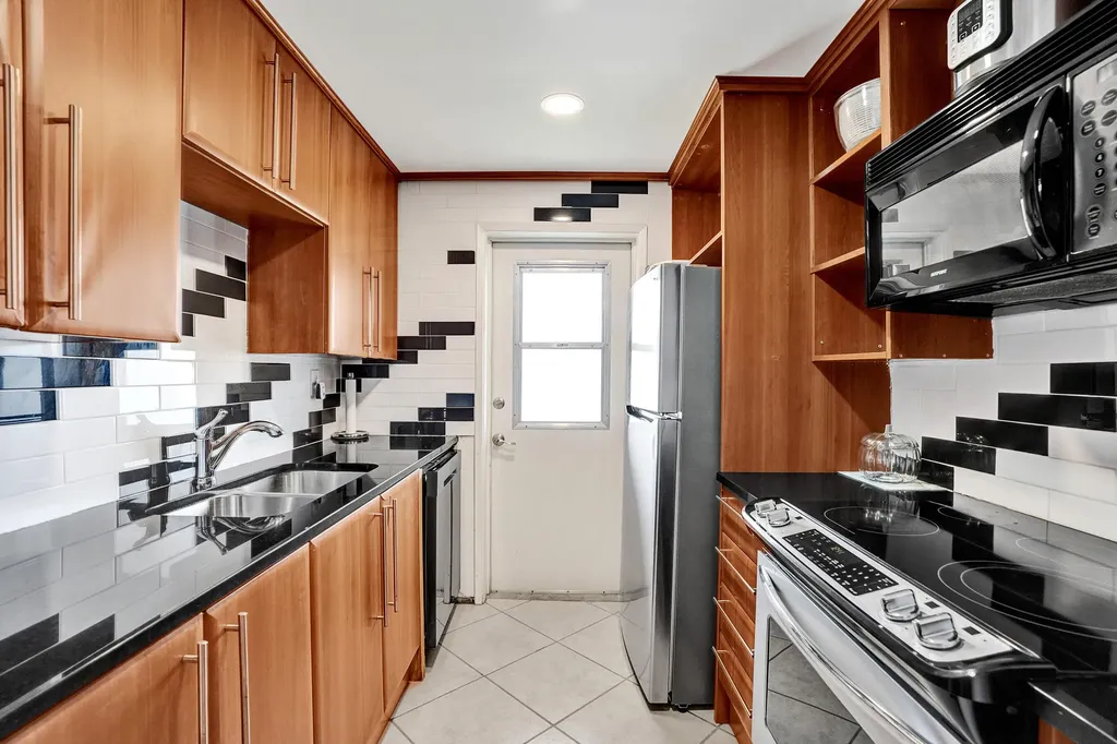 930 SE 9th Avenue Pompano Beach FL 33060