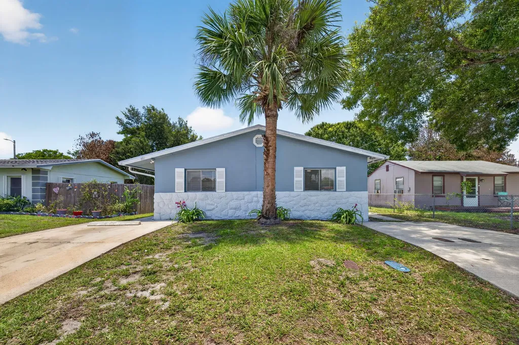 812 N 24th Street Fort Pierce FL 34950