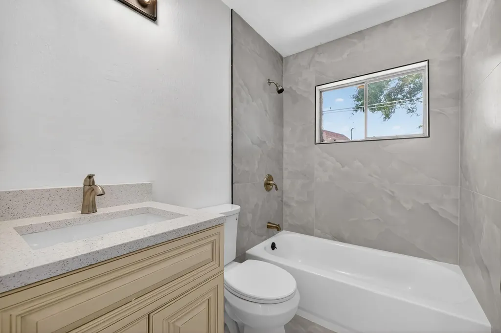 812 N 24th Street Fort Pierce FL 34950