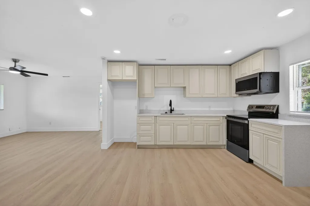 812 N 24th Street Fort Pierce FL 34950