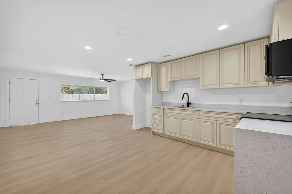 812 N 24th Street Fort Pierce FL 34950