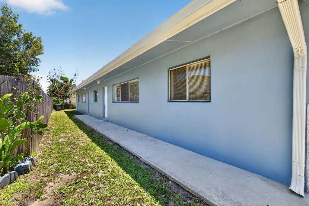 812 N 24th Street Fort Pierce FL 34950