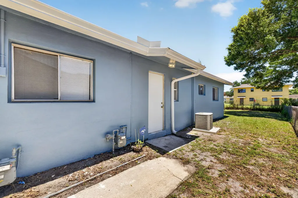 812 N 24th Street Fort Pierce FL 34950