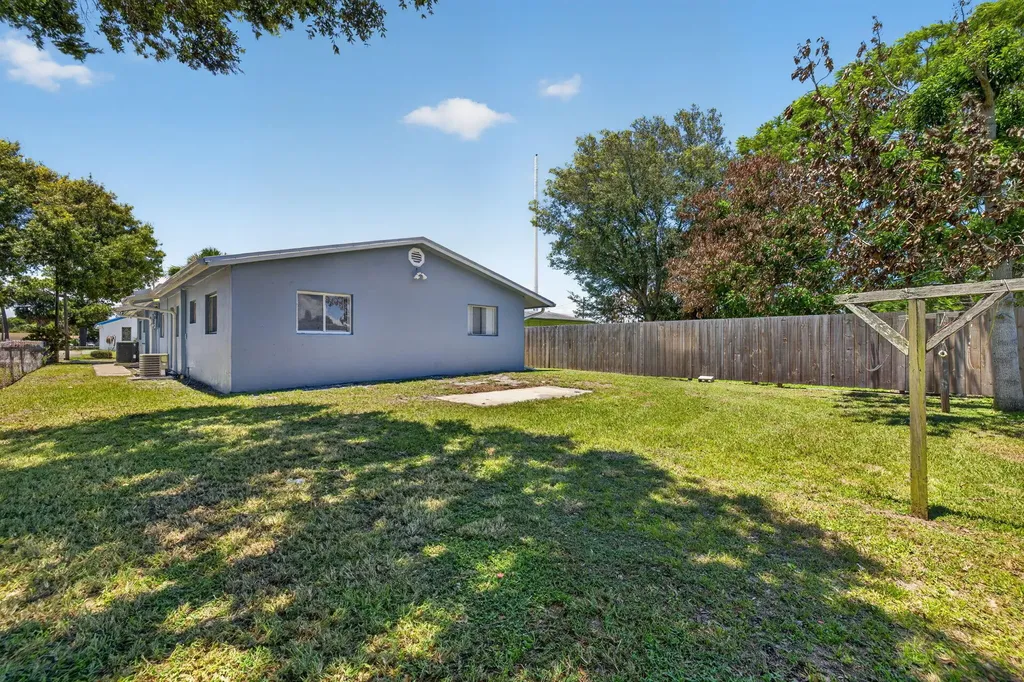 812 N 24th Street Fort Pierce FL 34950