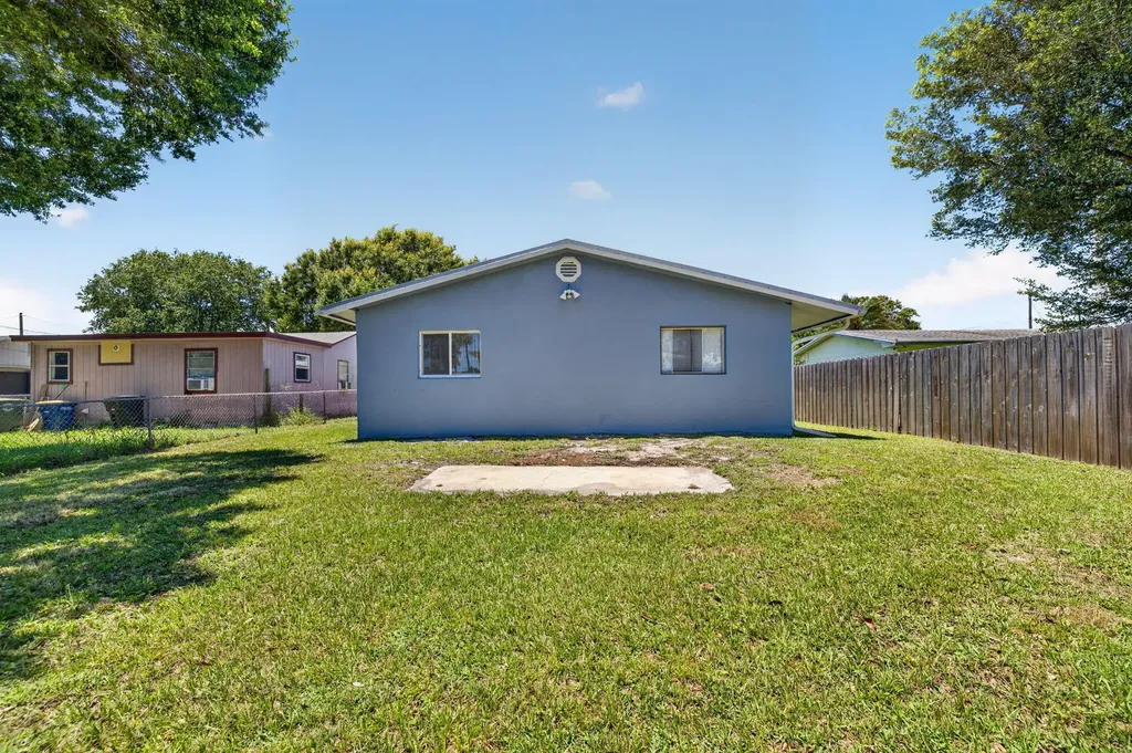 812 N 24th Street Fort Pierce FL 34950
