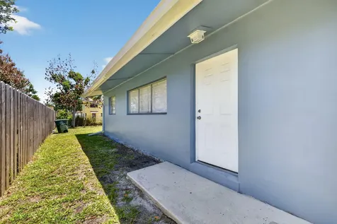 812 N 24th Street Fort Pierce FL 34950