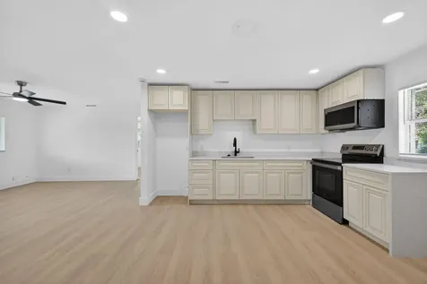 812 N 24th Street Fort Pierce FL 34950