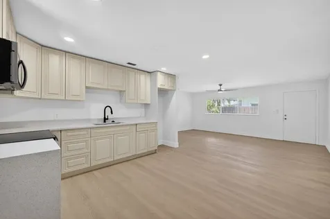 812 N 24th Street Fort Pierce FL 34950