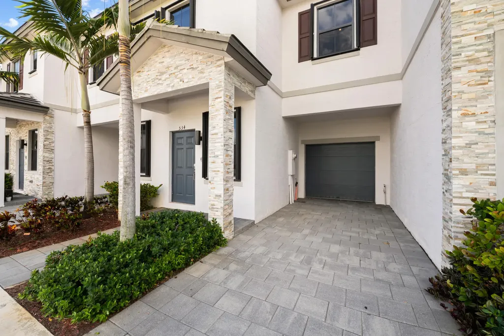 534 SW 19th Terrace Fort Lauderdale FL 33312
