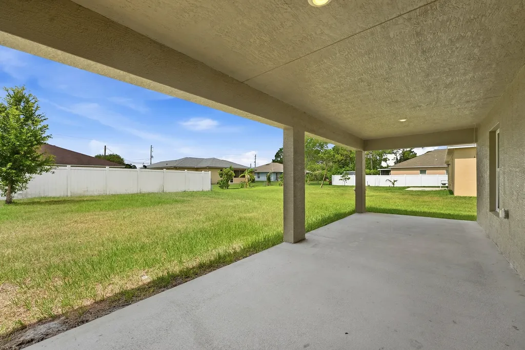 1692 SW Alvaton Avenue Port St Lucie FL 34953