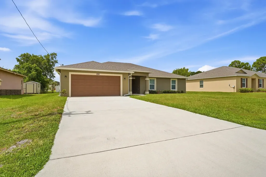 1692 SW Alvaton Avenue Port St Lucie FL 34953