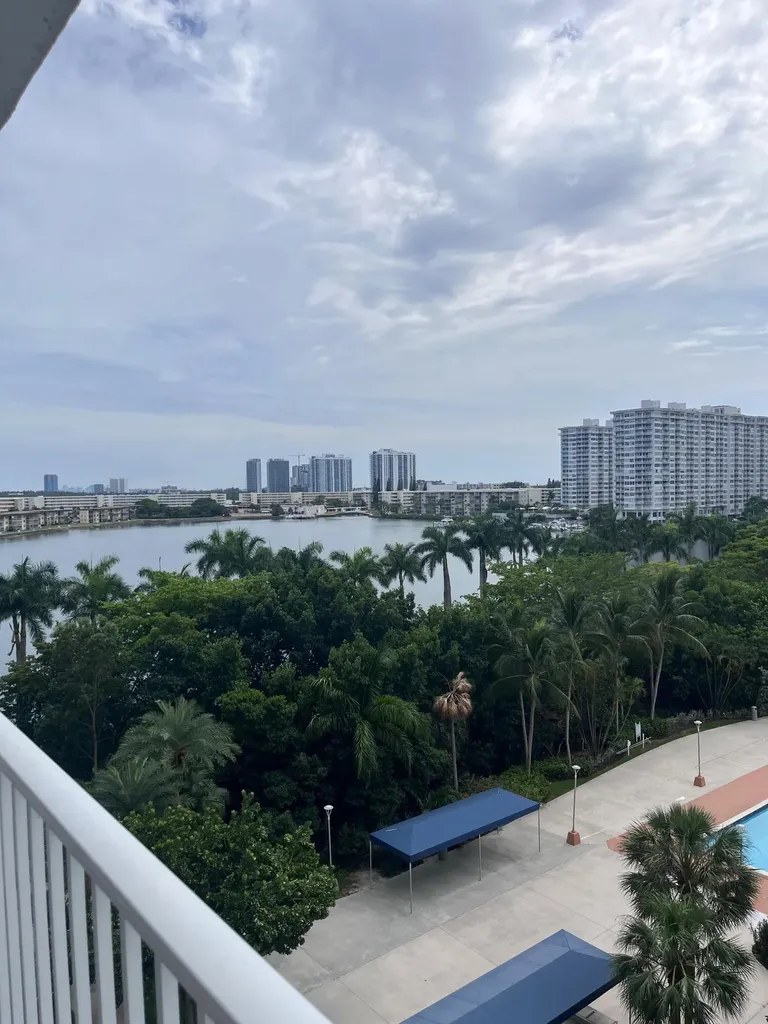 2851 NE 183rd Street Aventura FL 33160