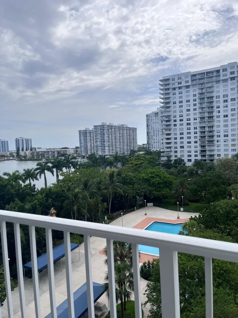 2851 NE 183rd Street Aventura FL 33160