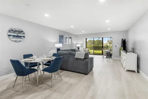 9286 Vista Del Lago Boca Raton FL 33428