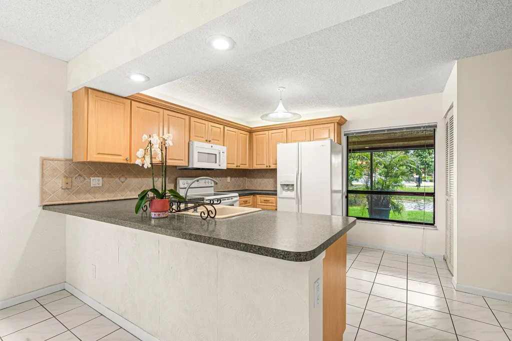 8321 S Coral Circle North Lauderdale FL 33068