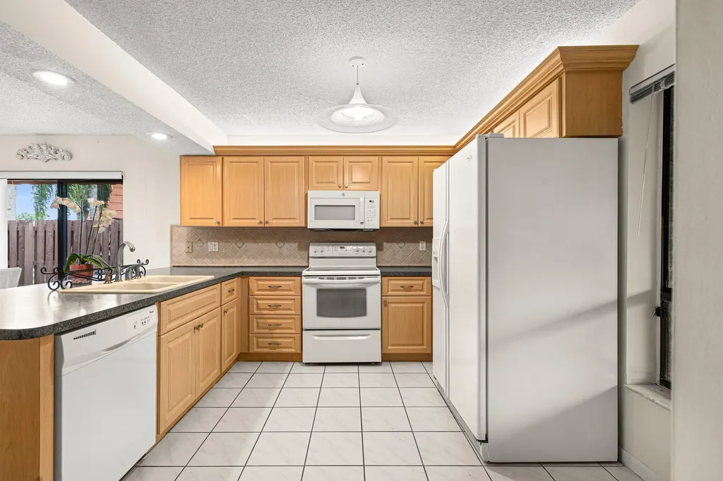 8321 S Coral Circle North Lauderdale FL 33068