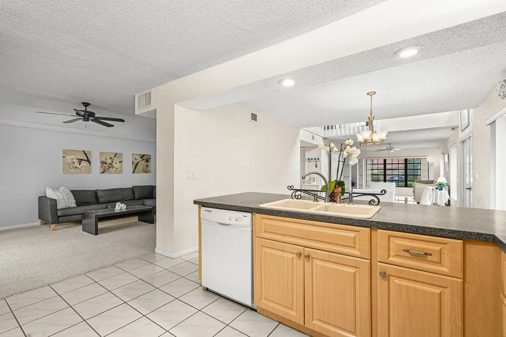 8321 S Coral Circle North Lauderdale FL 33068