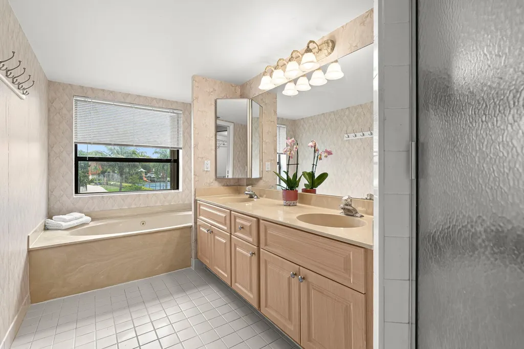 8321 S Coral Circle North Lauderdale FL 33068