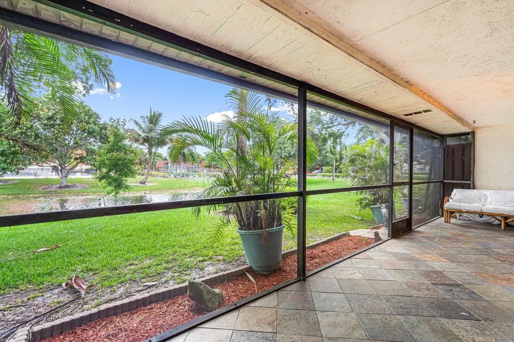 8321 S Coral Circle North Lauderdale FL 33068