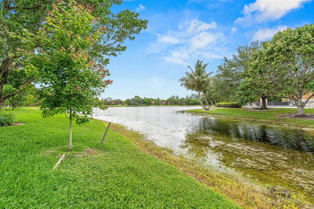 8321 S Coral Circle North Lauderdale FL 33068