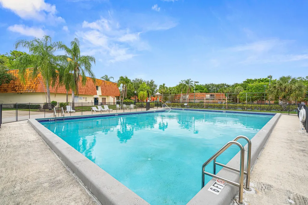 8321 S Coral Circle North Lauderdale FL 33068