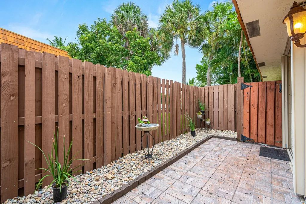 8321 S Coral Circle North Lauderdale FL 33068