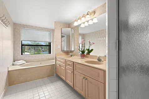 8321 S Coral Circle North Lauderdale FL 33068