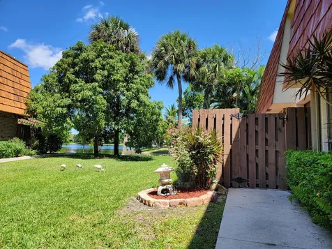 8321 S Coral Circle North Lauderdale FL 33068