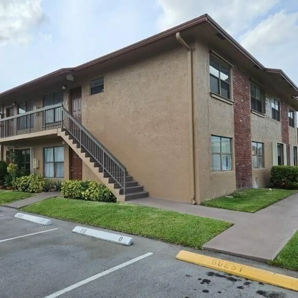10039 Winding Lake Road Sunrise FL 33351