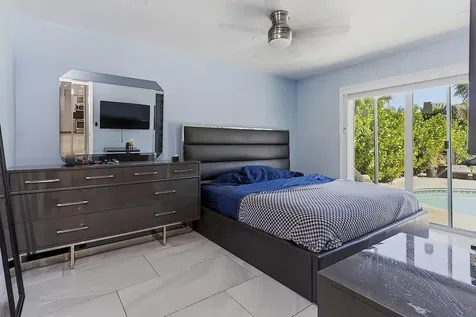 1580 NE 34th Street Oakland Park FL 33334