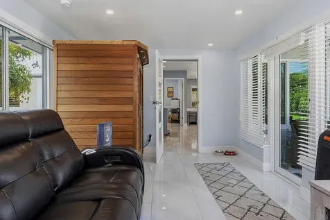 1580 NE 34th Street Oakland Park FL 33334