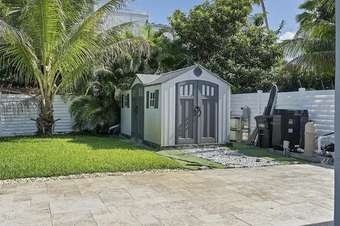 1580 NE 34th Street Oakland Park FL 33334