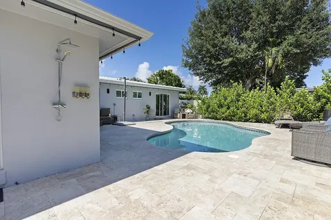 1580 NE 34th Street Oakland Park FL 33334