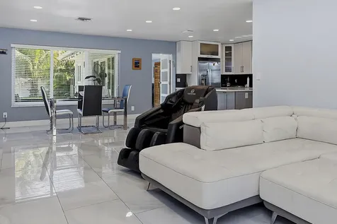 1580 NE 34th Street Oakland Park FL 33334