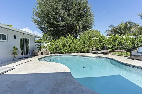 1580 NE 34th Street Oakland Park FL 33334