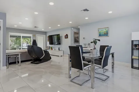 1580 NE 34th Street Oakland Park FL 33334
