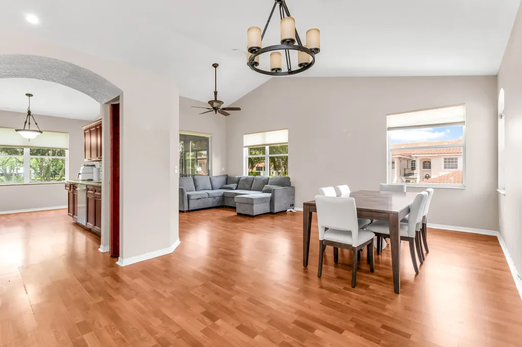 8550 Via Romana Boca Raton FL 33496